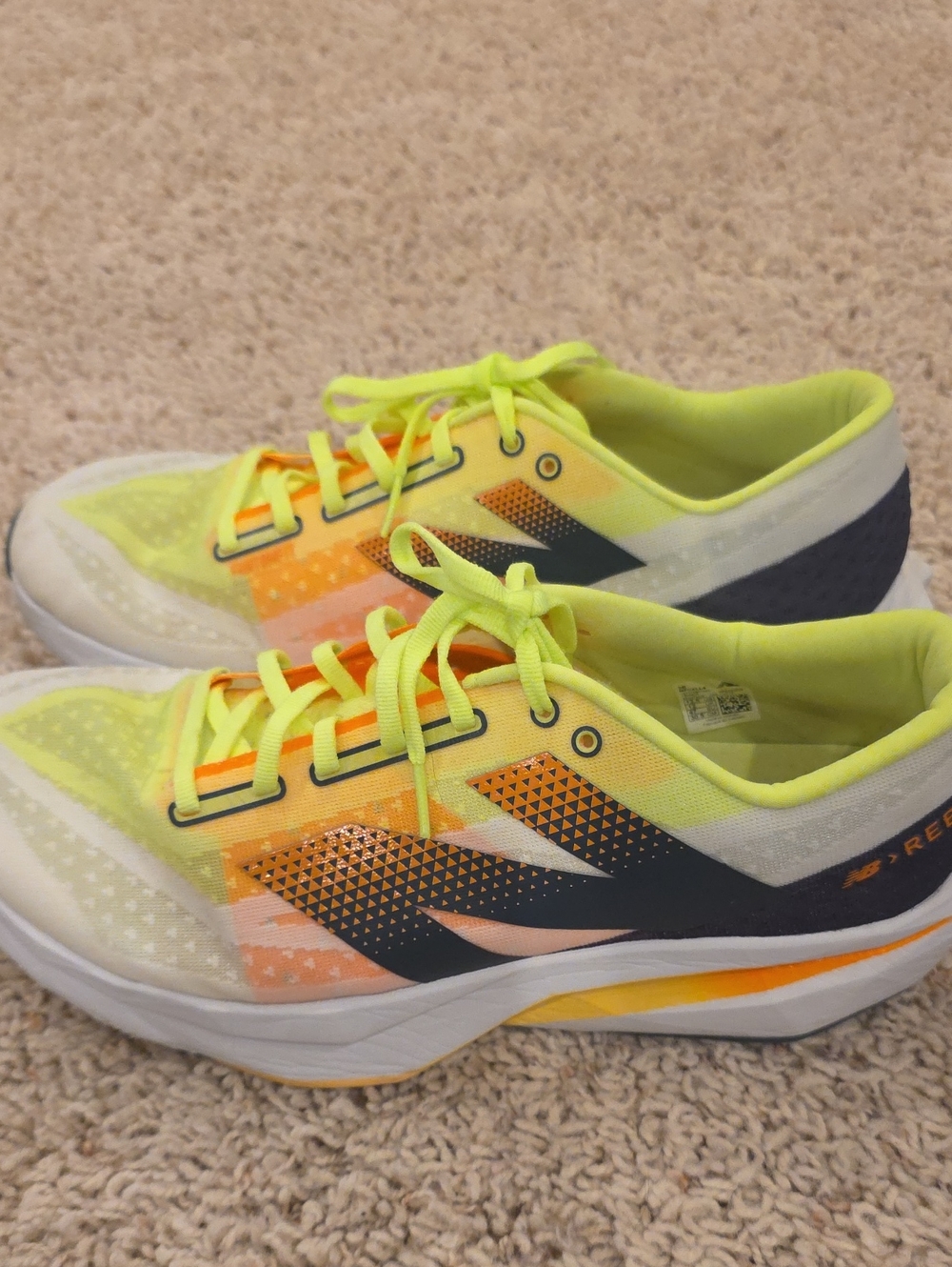 New Balance Mens FuelCell Rebel V4Neon White/Bleached Lime,Glo/Hot Mango Sz12.5
